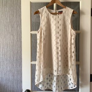 🚺 Camuto Cream long asymmetrical sleeveless blouse size M